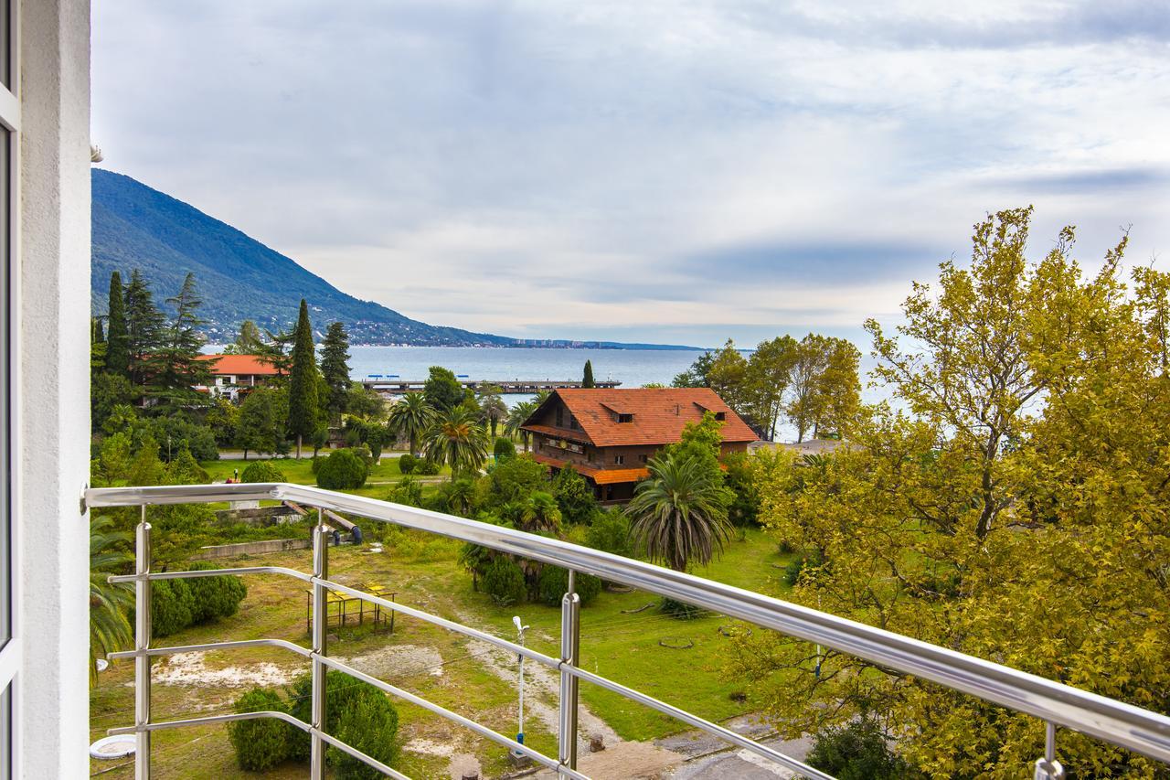 Sunrise Garden Hotel 3* Gagra Esterno foto