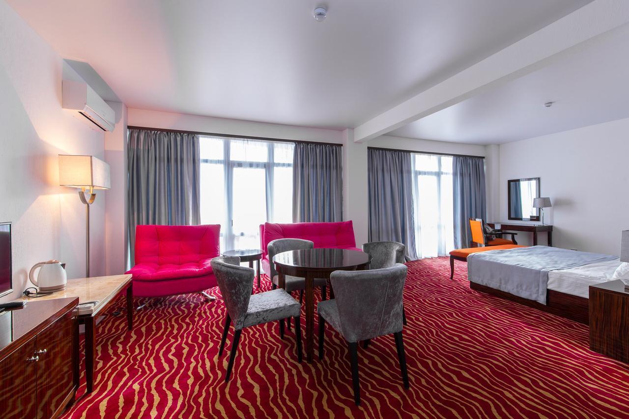 Sunrise Garden Hotel 3* Gagra Esterno foto