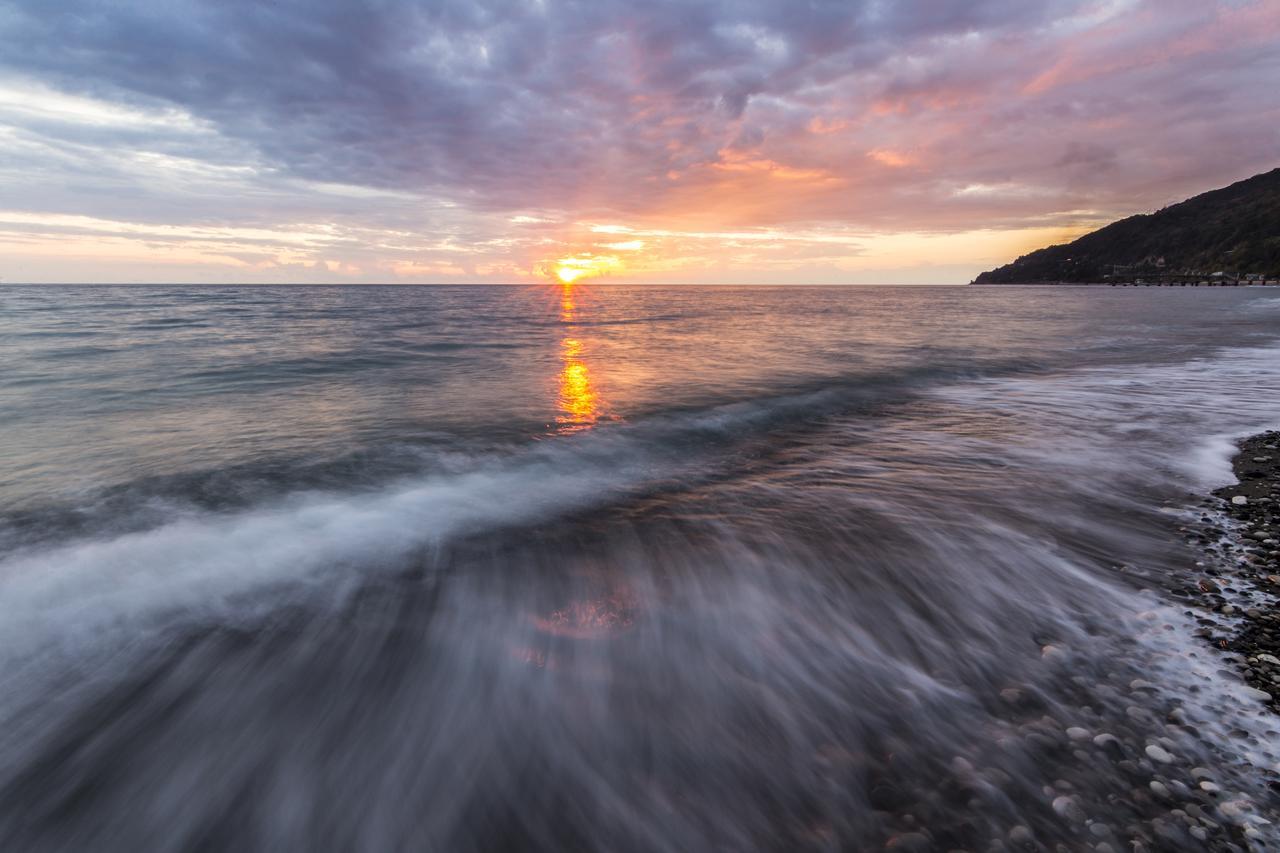Sunrise Garden Hotel 3* Gagra Esterno foto