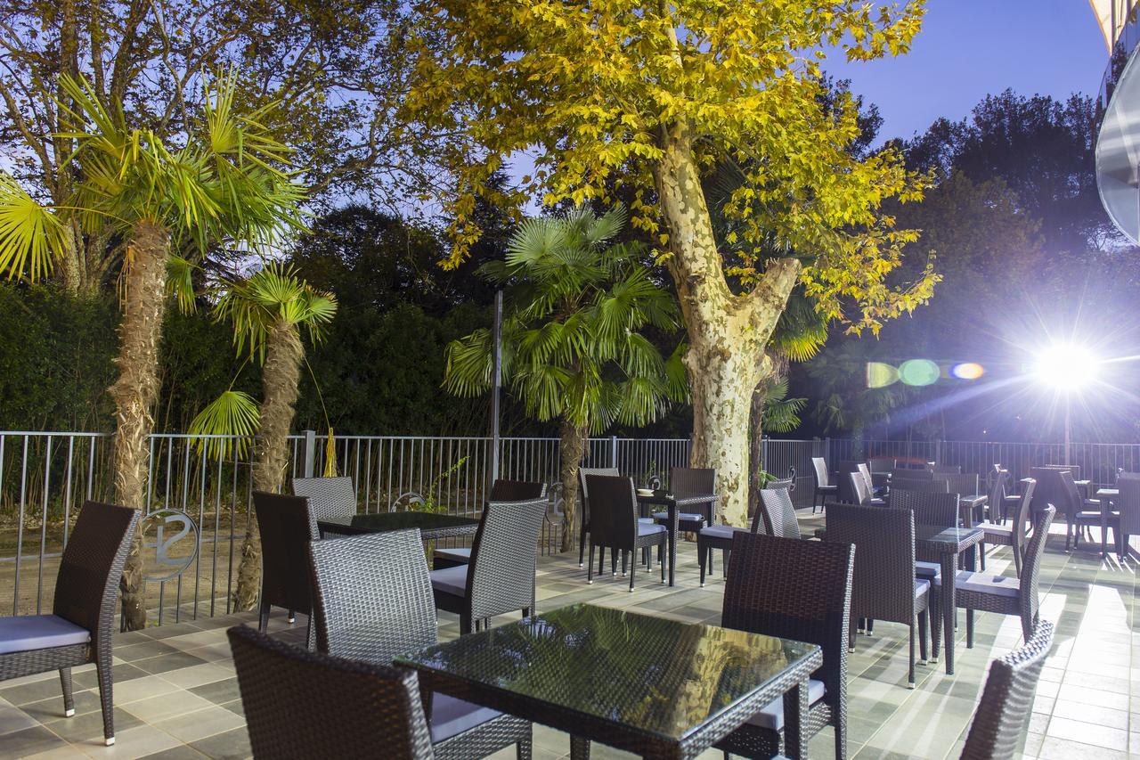 Sunrise Garden Hotel 3* Gagra Esterno foto