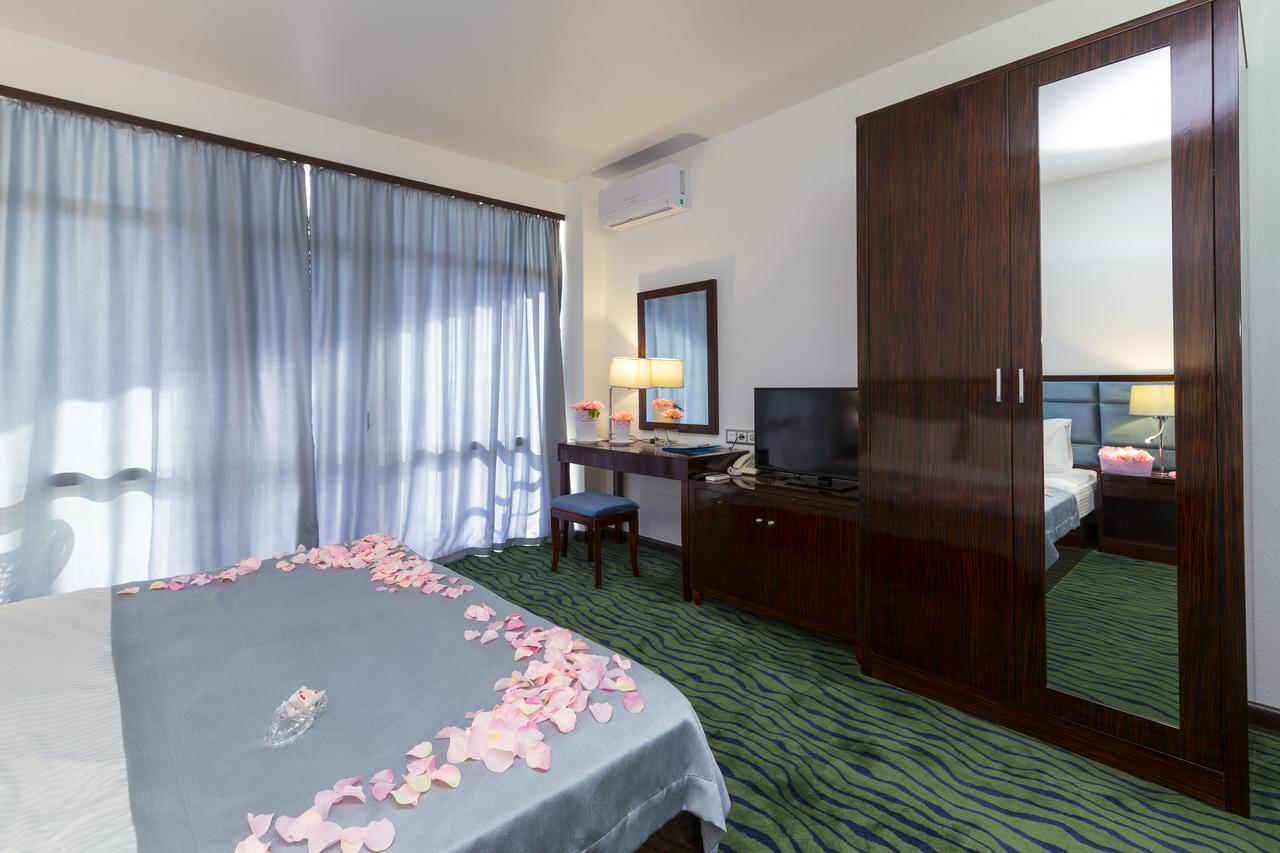 Sunrise Garden Hotel 3* Gagra Esterno foto