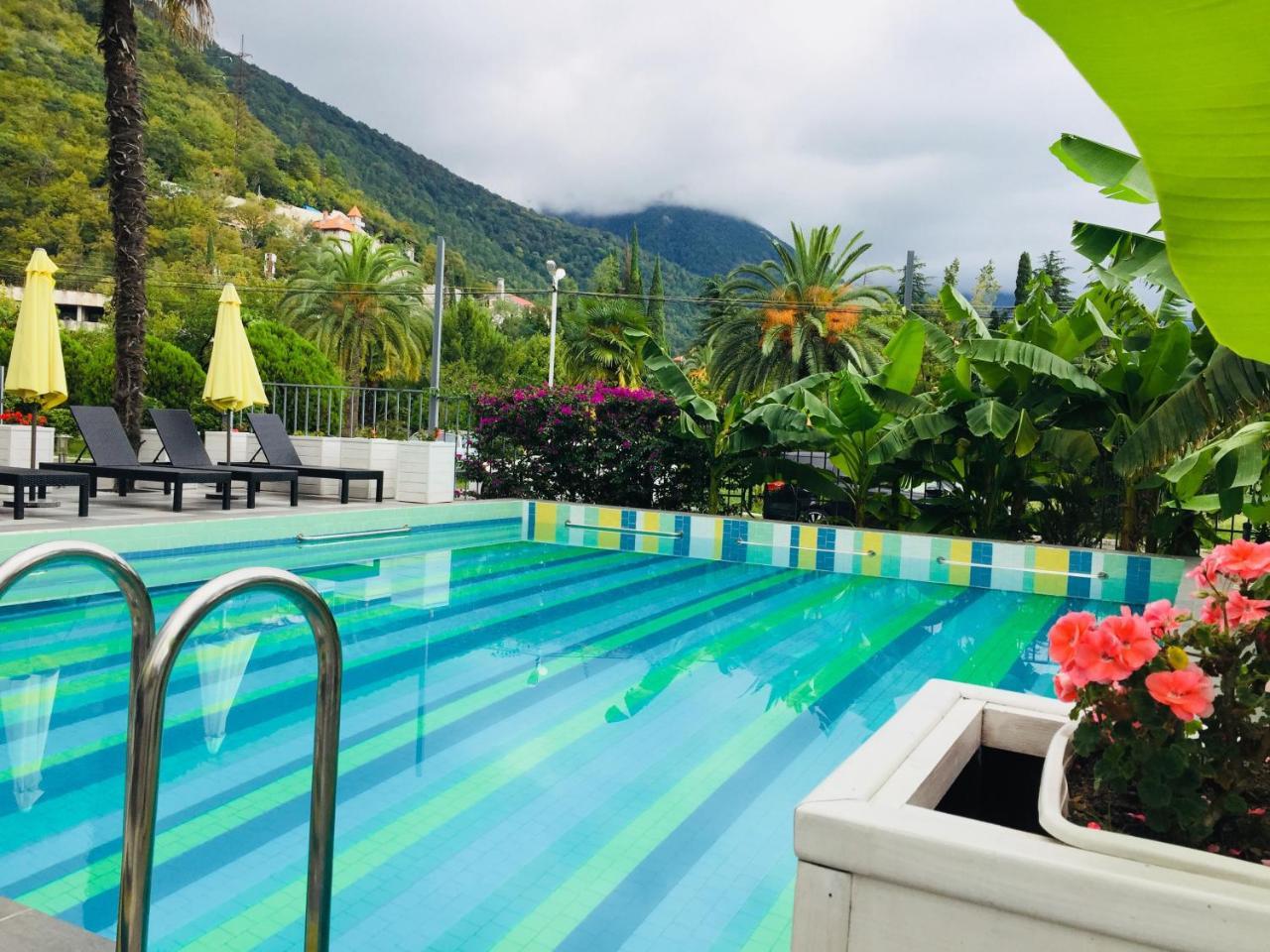 Sunrise Garden Hotel 3* Gagra Esterno foto