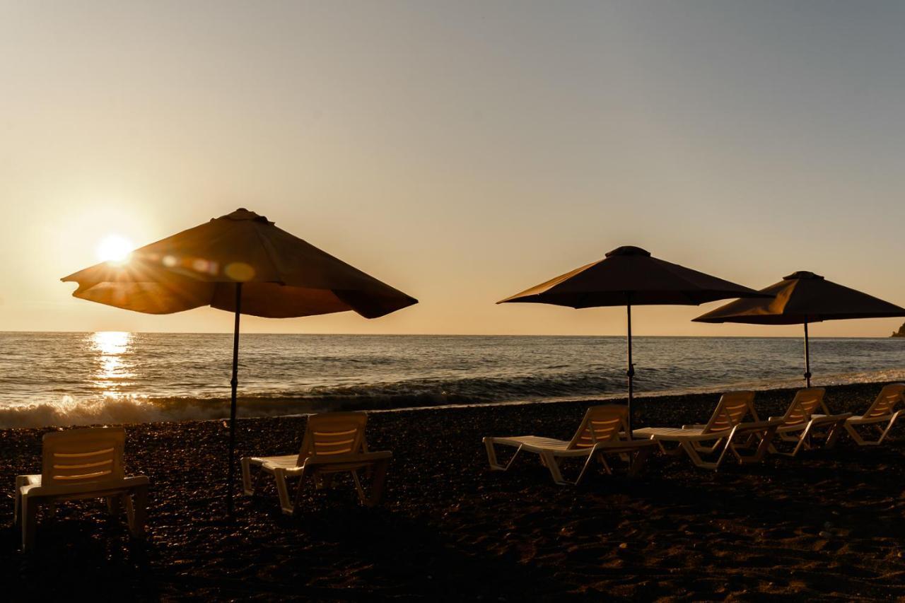 Sunrise Garden Hotel 3* Gagra Esterno foto